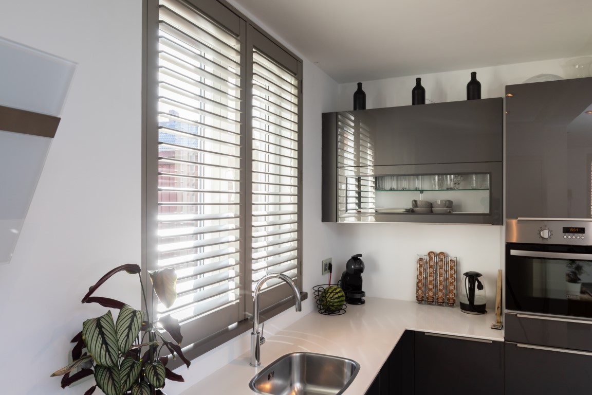 shutters raambekleding in de keuken