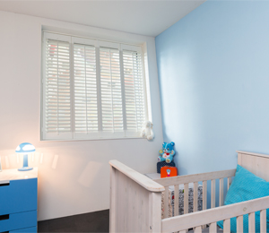 Van Eyck shutters babykamer blauw pastel
