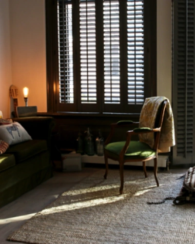 Shutters in woning in Amsterdam van Hanna Verboom