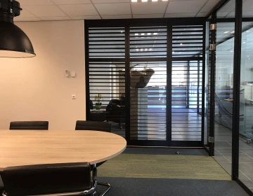 shutters in een kantoorruimte