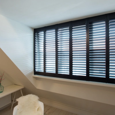 zwarte moderne shutters