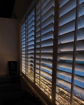 Shutters-met-sfeerverlichting-kerst.jpg