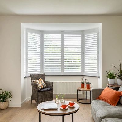 Erker met witte shutters