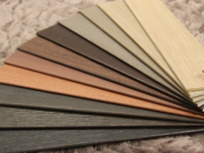 Échantillons de couleurs de shutters en bois