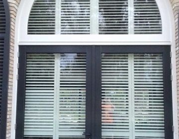 Extérieur des shutters blancs