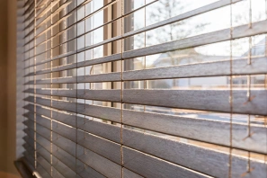 houten-blinds-met-ladderband-open.jpg