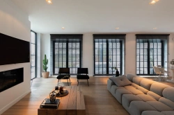 houten-blinds-zwarte-jaloezieen-modern-interieur.jpg