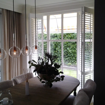 Houten shutters van Van Eyck