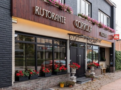 Ristorante Coppola Pizzeria Napoletana heeft prachtige shutters