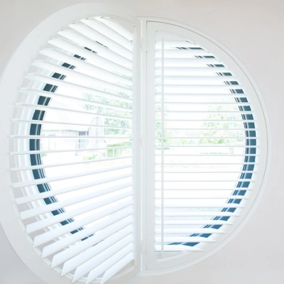 Rond raam met witte shutters