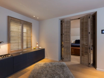 Houten shutters op maat als roomdivider