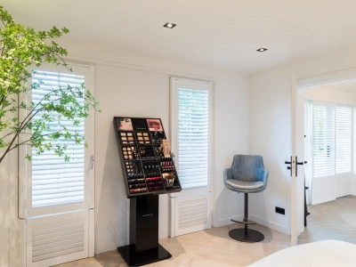 Beautysalon met shutters in Druten