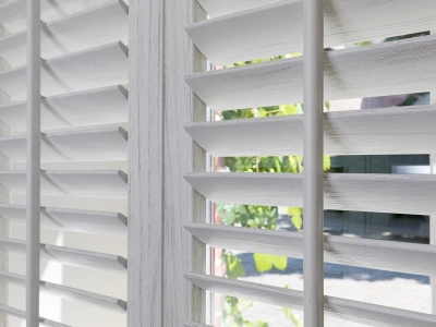 Shutters en bois blanc