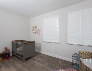 Shutters fermés dans la chambre des enfants