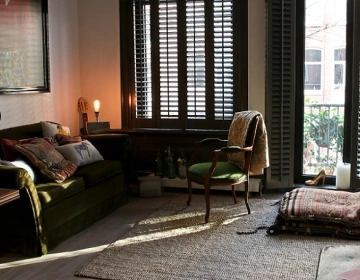 Maison d'Amsterdam aux volets sombres