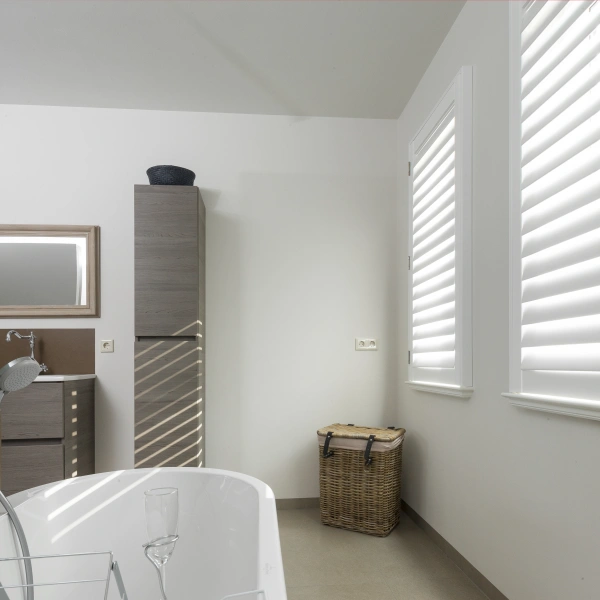 Badkamer met shutters op maat