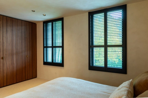 shutters-in-de-slaapkamer-in-woonstijl-hotel-chic-1.jpg