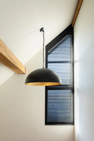 shutters-in-schuin-raam-zonwerend.jpg