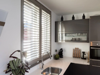 Shutters als raamdecoratie in keuken prijs