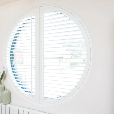 Rond raam met witte shutter