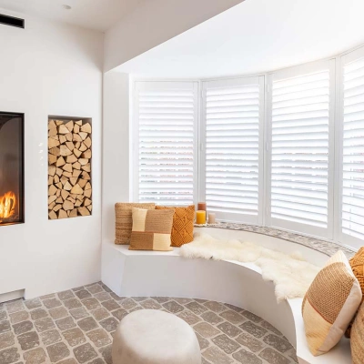 Zithoekje met witte shutters