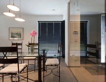 Stores atmosphériques dans le salon