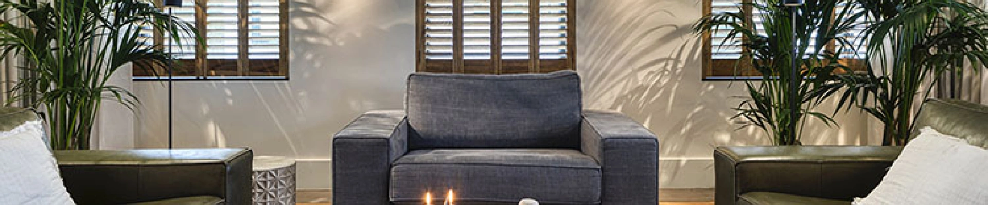 Urban jungle interieur met shutters