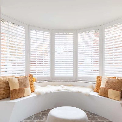 Erker met witte shutters